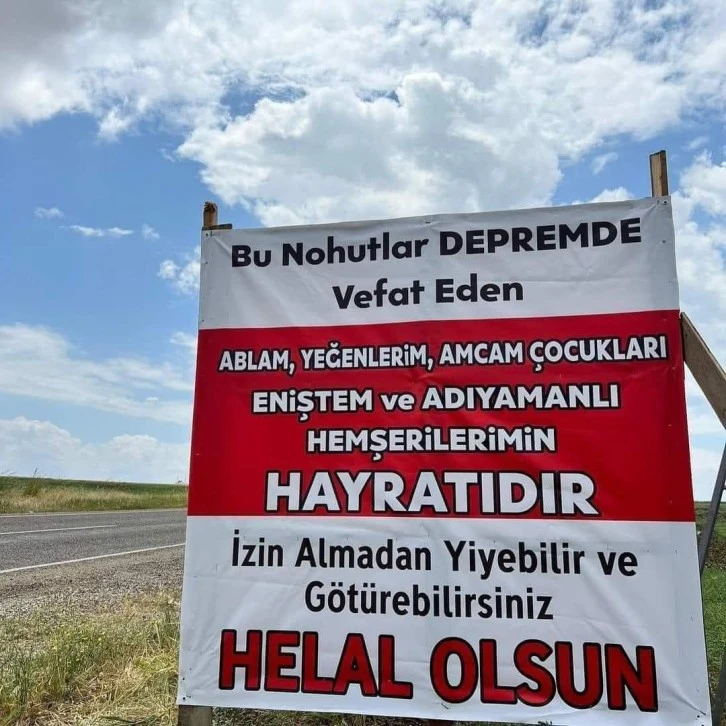 Afişe bakıp duygulanmak.