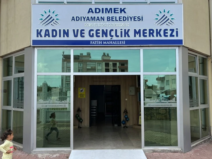 Kadın ve gençlik merkezi Depremin yaralarını sarmak için eğitimlerine kaldığı yerden devam ediyor 