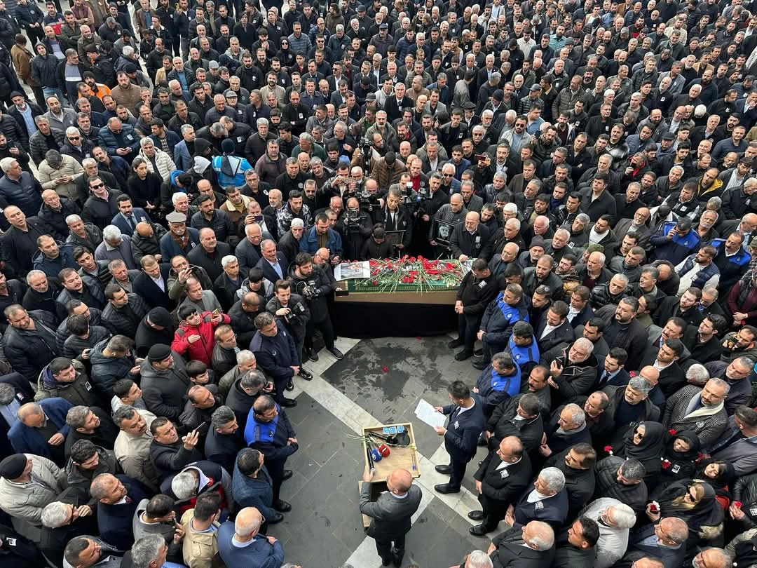 Tedavi gördüğü hastanede önceki gün vefat eden Türk Halk Müziği sanatçısı Kâhtalı Mıçe, binlerce sevenin omuzlarında Adıyaman’ın Kâhta ilçesinde ebediyete uğurlandı.