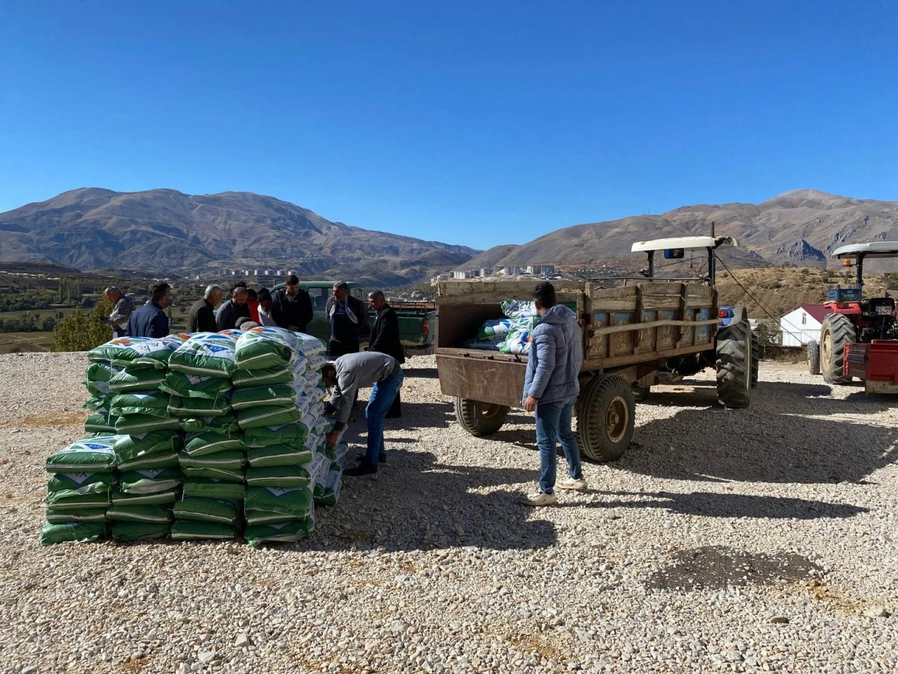 Tarım il müdürlüğü tarafından Çiftçimize 14 Ton Fiğ Tohumu dağıtımı yapıldı.