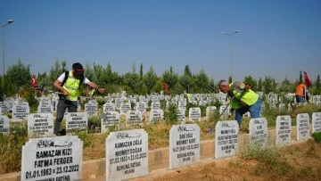 ADIYAMAN BELEDİYE MEZARLIĞINDA TEMİZLİK VE ÇEVRE DÜZENLEMESİ YAPIYOR