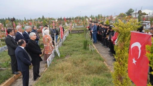 DEPREMDE HAYATINI KAYBEDEN ÖĞRETMENLER İÇİN DUA EDİLDİ