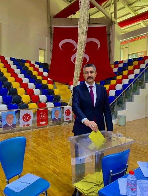 MHP ADIYAMAN MERKEZ İLÇE BAŞKANLIĞINA AVUKAT SELÇUK ASLANCAN GETİRİLDİ.